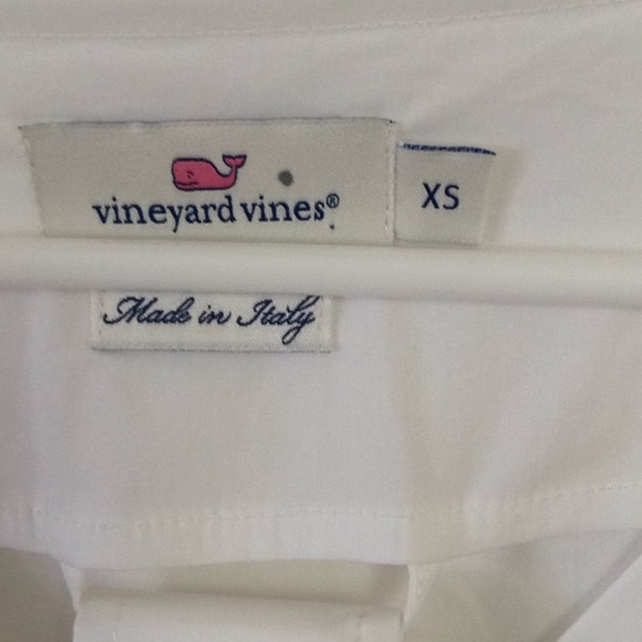 Vineyard vine New white crisp blouse - Picture 2 of 4